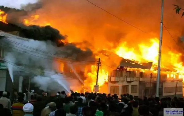 Fire razes popular Ibadan textile market